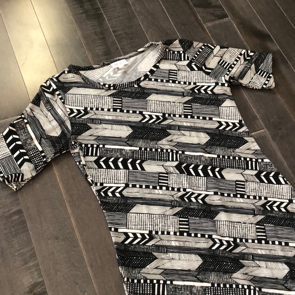 Small Lularoe Julia dress black and white